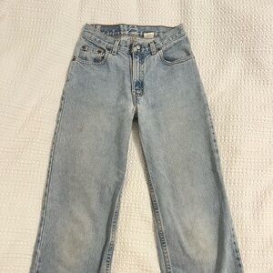 Vintage Levi’s 550 light wash relaxed jeans. 27x27……Size 14